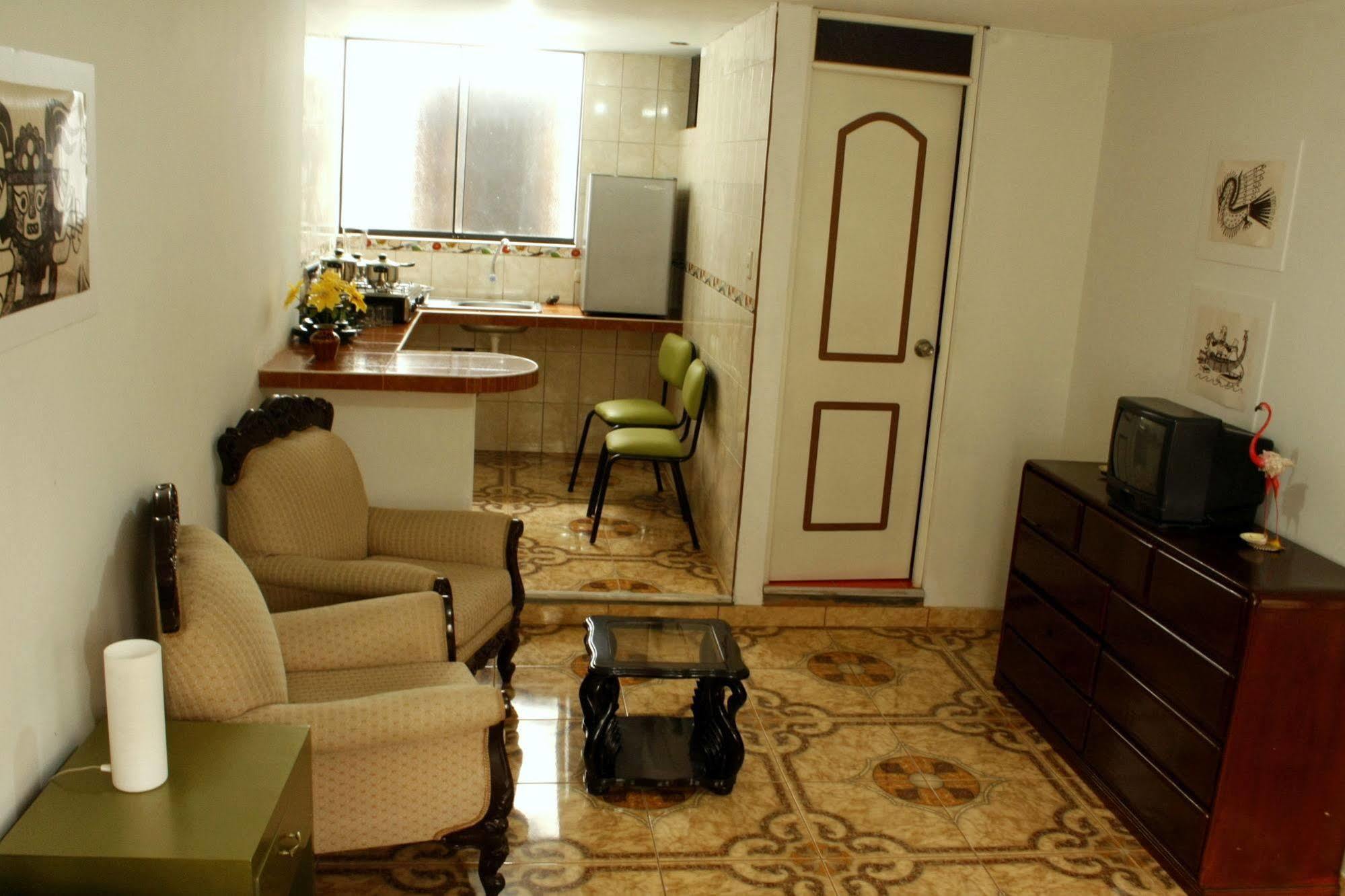 Pensión Lynik La Casa De Blanca